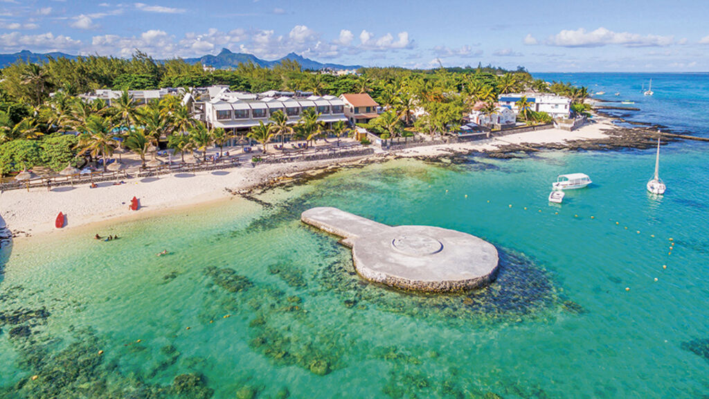 Le Peninsula Bay Beach Resort