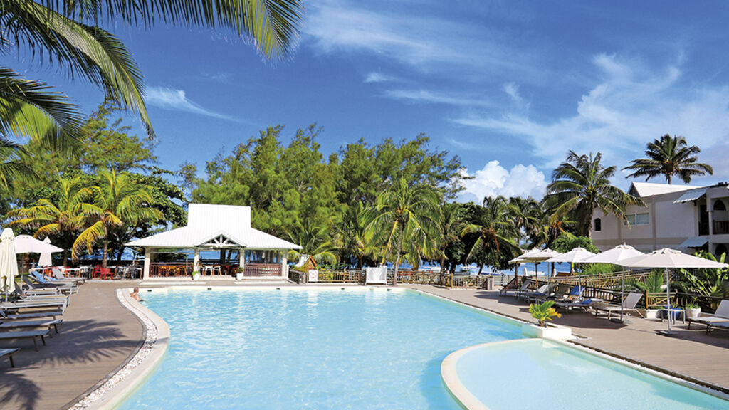 Le Peninsula Bay Beach Resort
