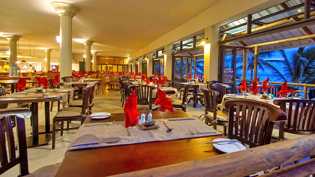 Le Peninsula Bay Beach Resort