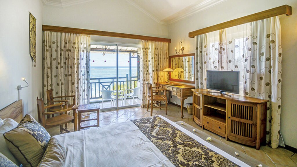 Le Peninsula Bay Beach Resort