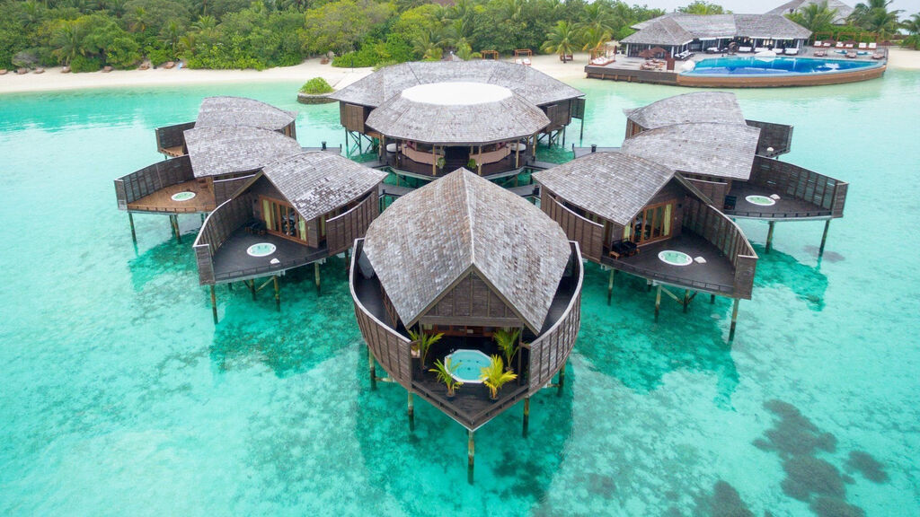 Lily Beach Resort & Spa At Huvahendhoo
