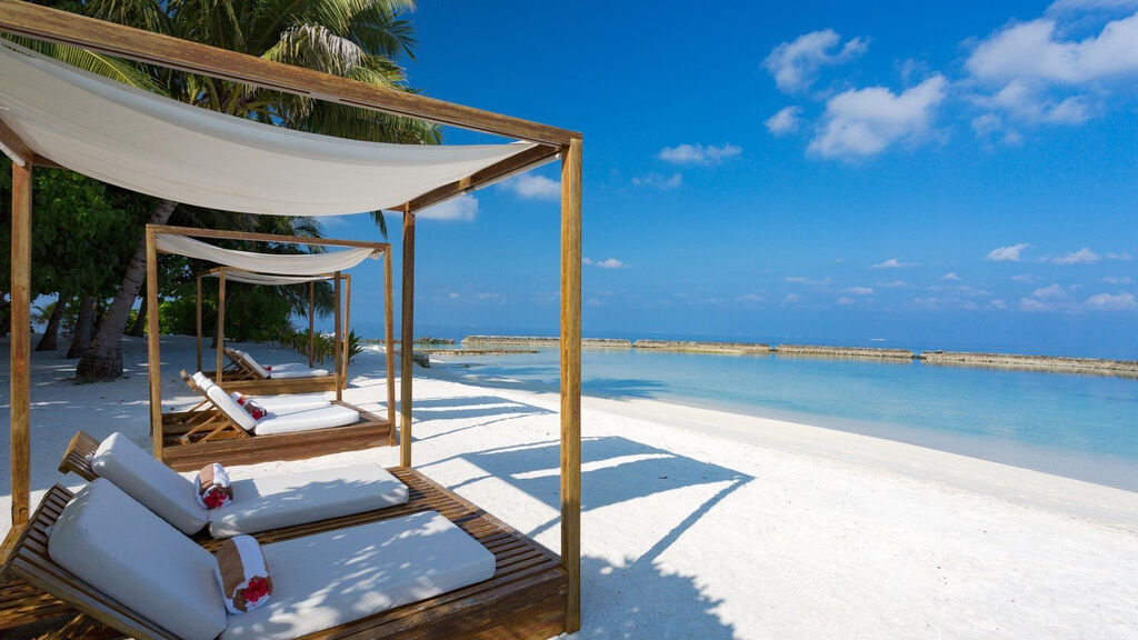 Lily Beach Resort & Spa At Huvahendhoo