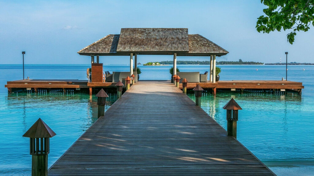 Lily Beach Resort & Spa At Huvahendhoo