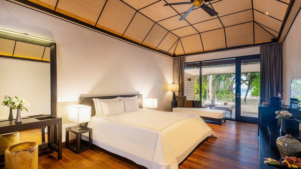 Lily Beach Resort & Spa At Huvahendhoo