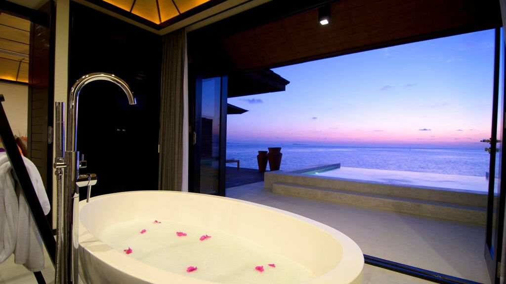 Lily Beach Resort & Spa At Huvahendhoo