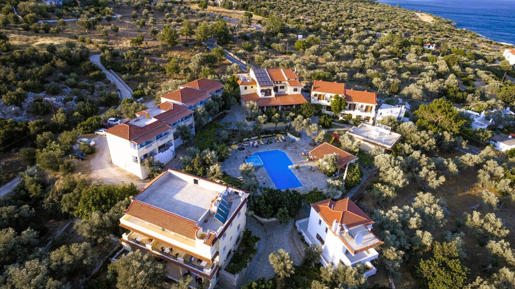 Limnionas Bay Village