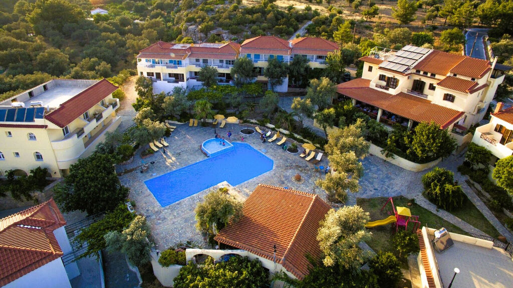 Limnionas Bay Village