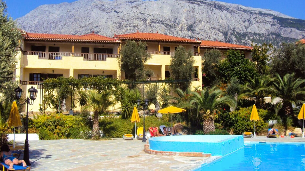 Limnionas Bay Village