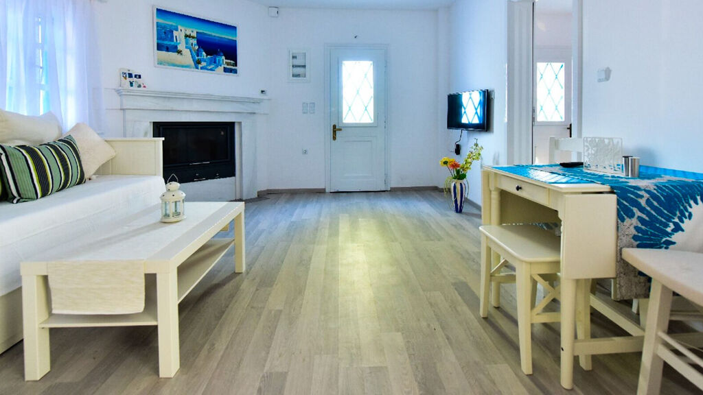 Limnionas Bay Village