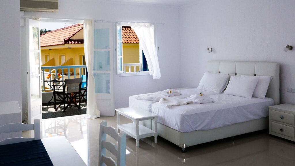 Limnionas Bay Village