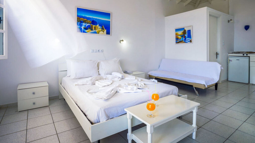 Limnionas Bay Village