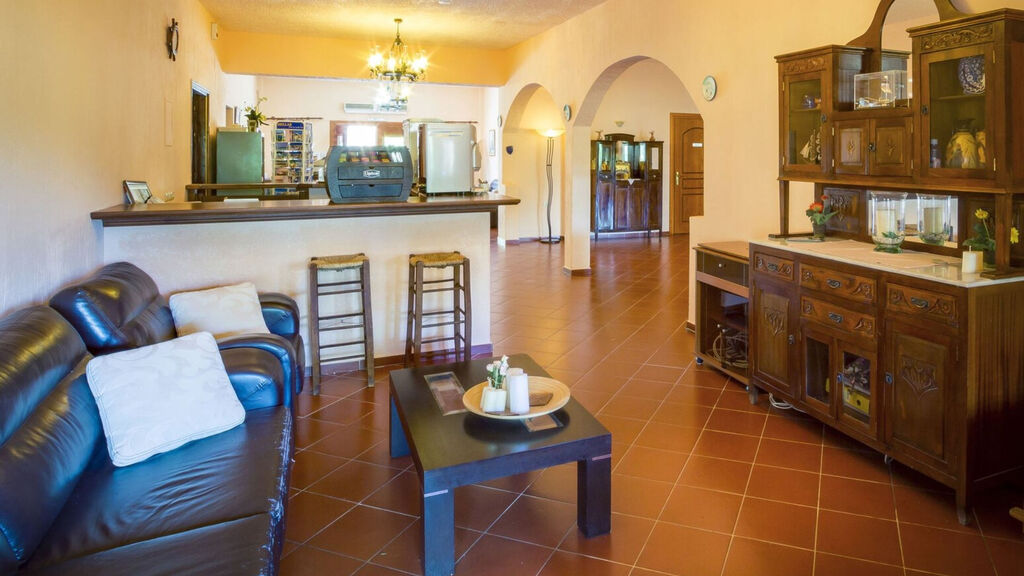 Limnionas Bay Village