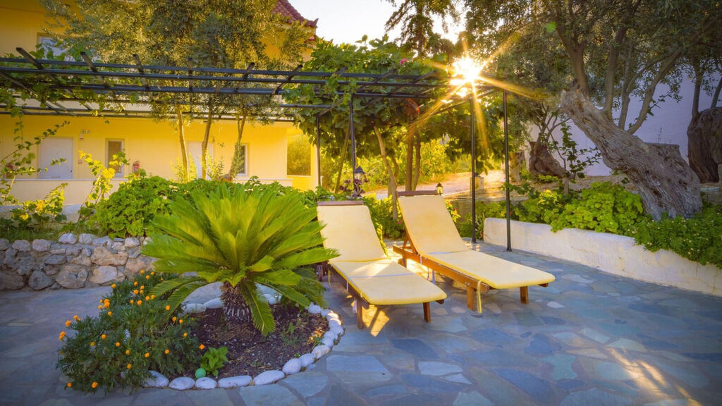 Limnionas Bay Village