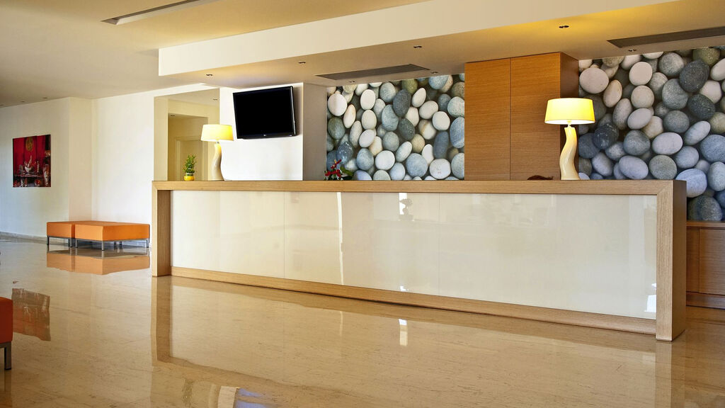 Lindos White Hotel & Suites