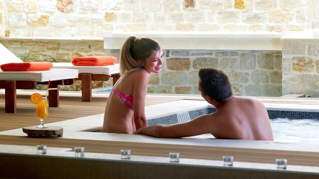 Macaris Suites And Spa