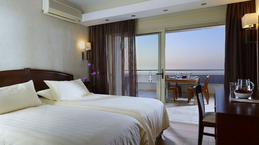 Macaris Suites & Spa