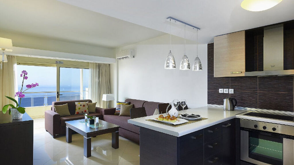 Macaris Suites & Spa