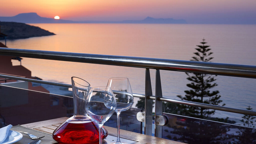 Macaris Suites & Spa