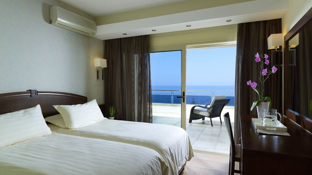 Macaris Suites & Spa