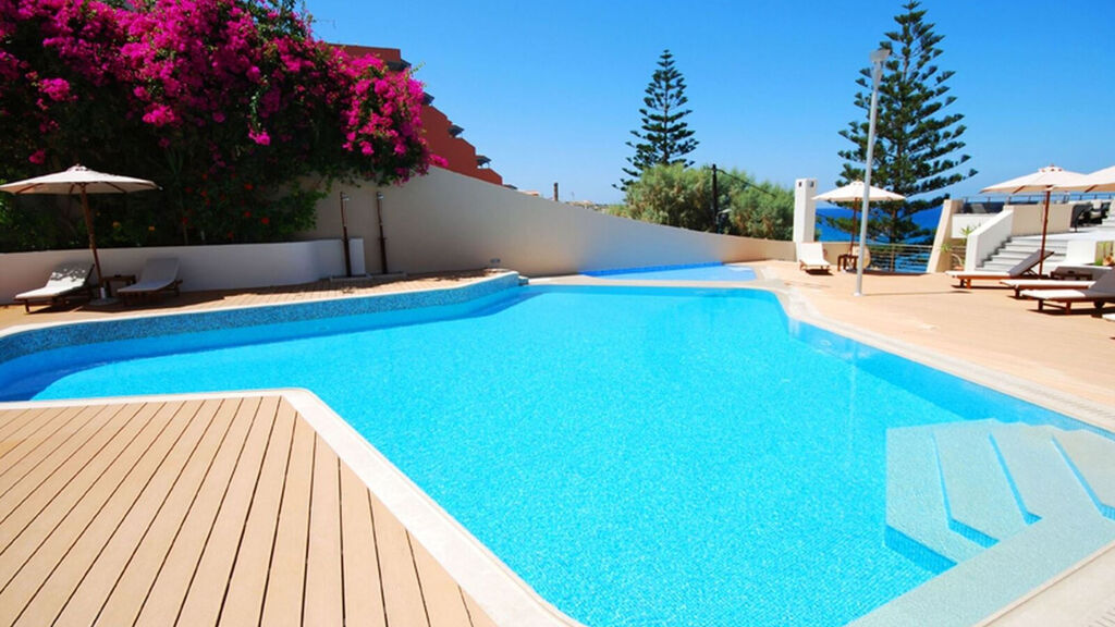 Macaris Suites & Spa