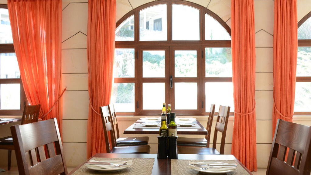 Macaris Suites & Spa