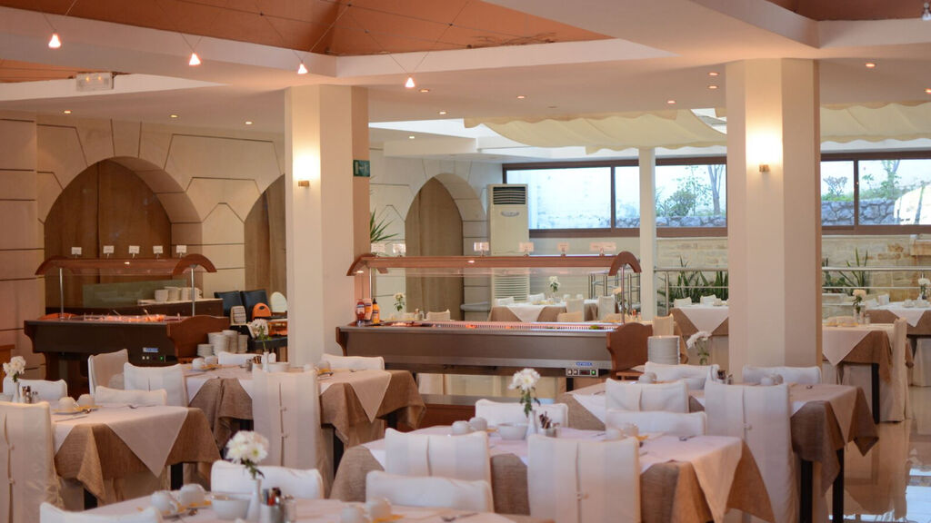 Macaris Suites & Spa