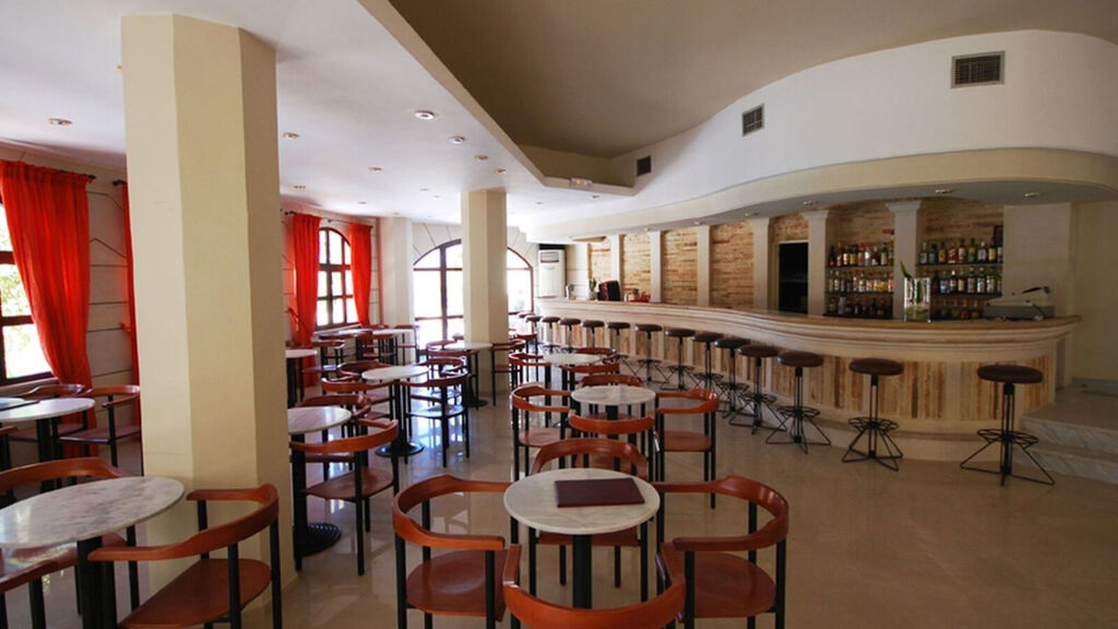 Macaris Suites & Spa