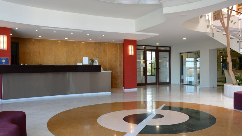 Macaris Suites & Spa