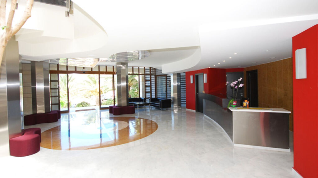 Macaris Suites & Spa