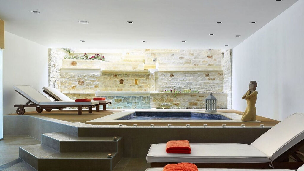 Macaris Suites & Spa