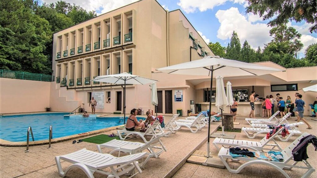 Magnolia Club