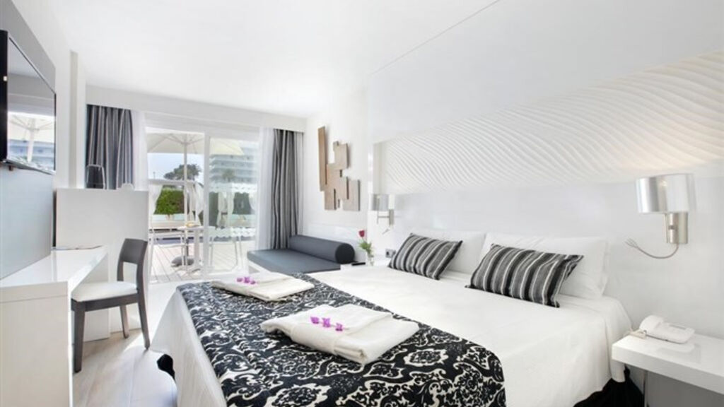 Mar Hotels Playa De Muro Suites