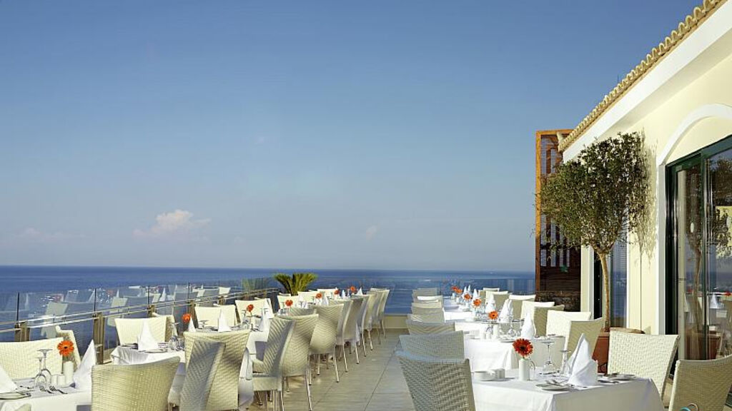 Apostolata Island Resort & Spa