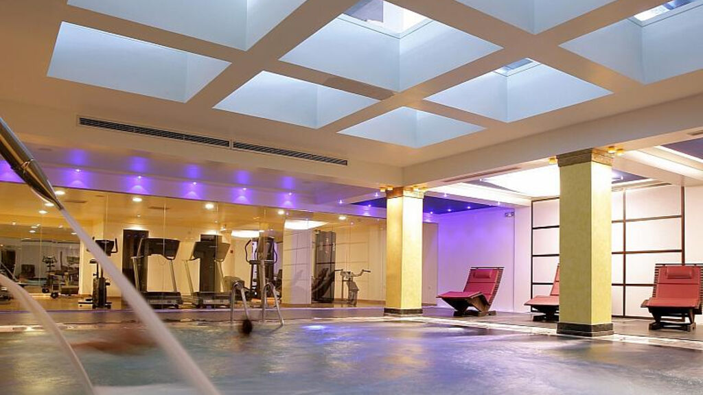 Apostolata Island Resort & Spa