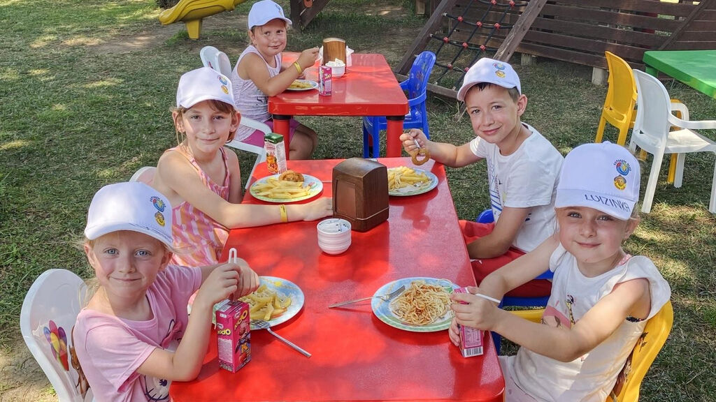 Master Family Club Side