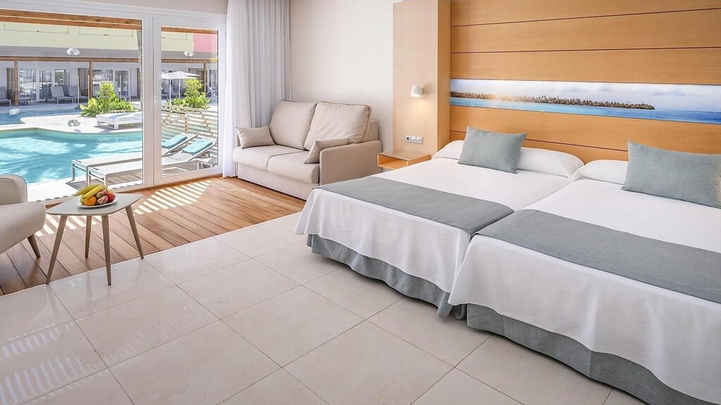 Mediterraneo Bay