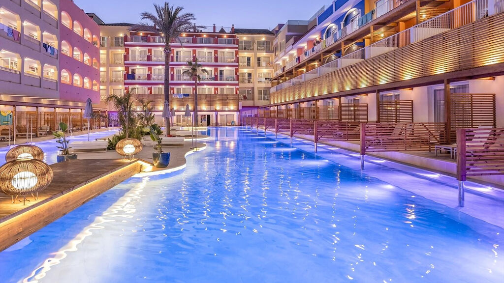 Mediterraneo Bay