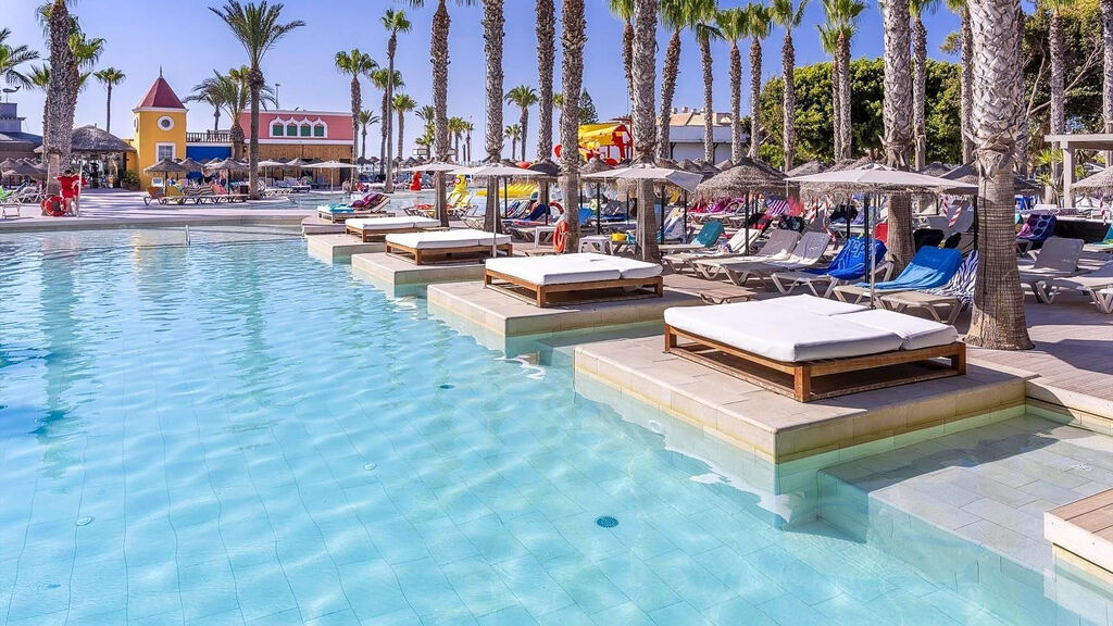 Mediterraneo Bay