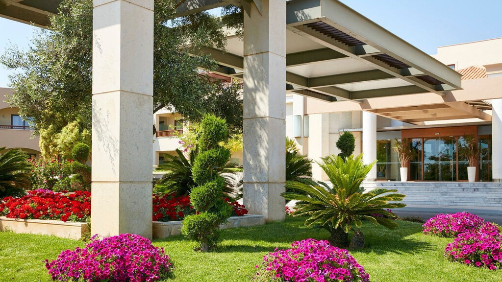 Minoa Palace Resort & Spa