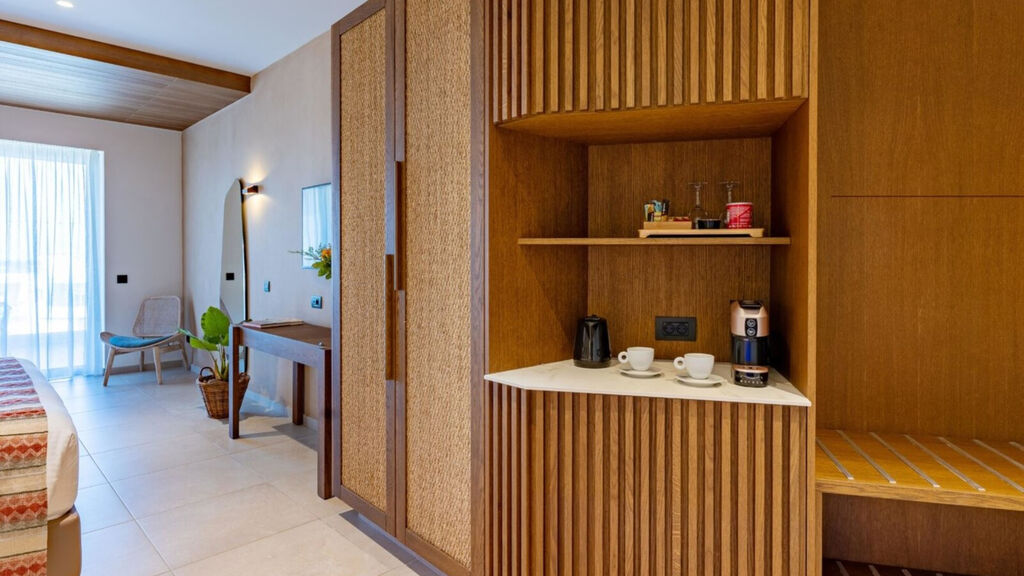 Minos Ambassador Suite Hotel & Spa