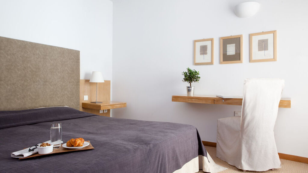 Minos Beach Art Hotel