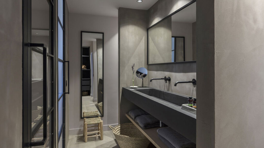 Minos Beach Art Hotel