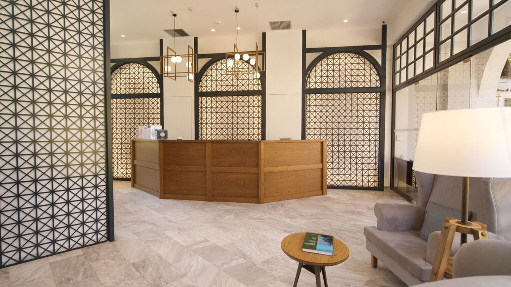 Mirabel City Center Hotel