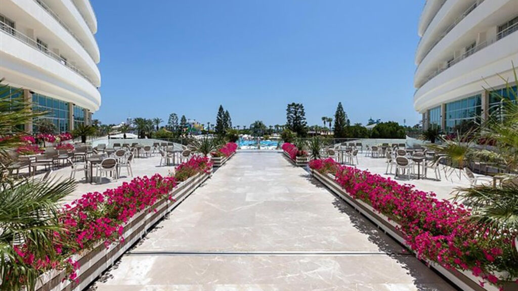 Miracle Resort