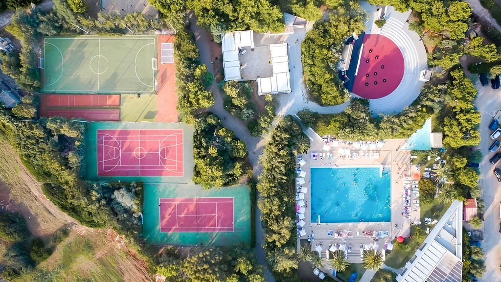 Nicolaus Club Meditur Village
