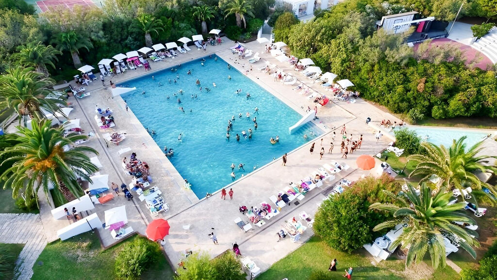 Nicolaus Club Meditur Village