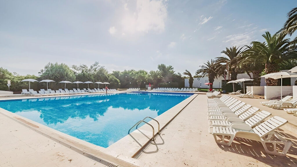 Nicolaus Club Meditur Village