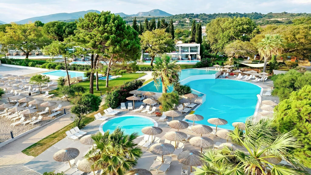Ninos Grand Beach