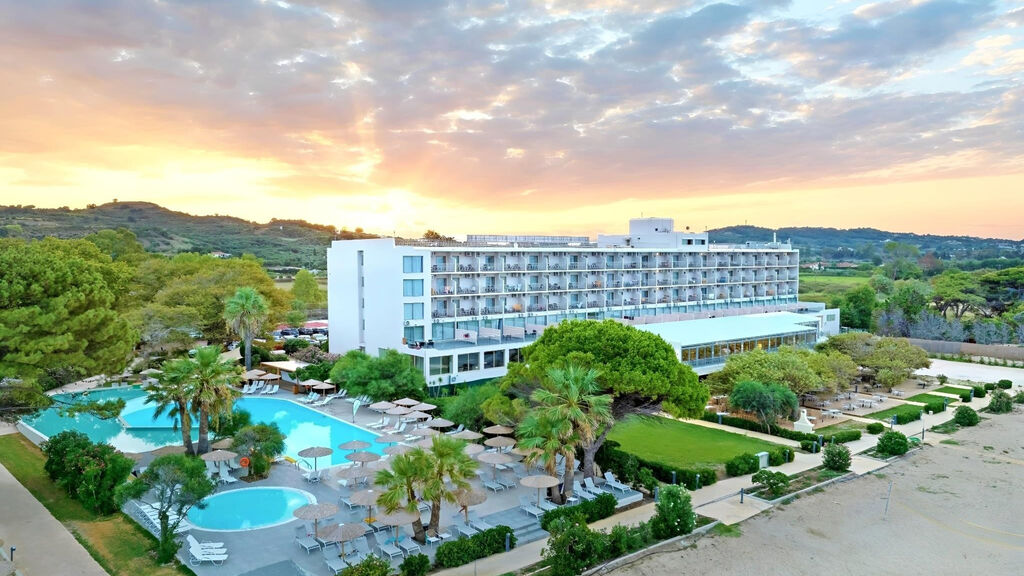 Ninos Grand Beach