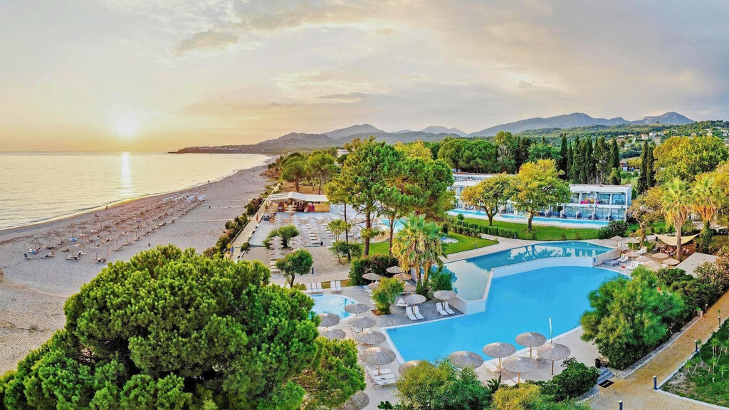 Ninos Grand Beach
